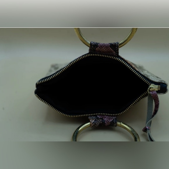 OLIVEVE HANDBAG ROSE
SNAKE LAINE RING BAG - Picture 4 of 5